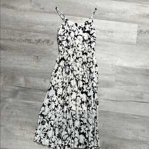 Islander Floral Black and White Maxi Dress sz small